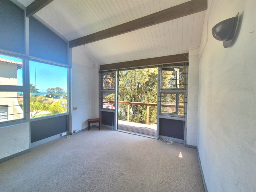 5 Bedroom Property for Sale in Herolds Bay Western Cape